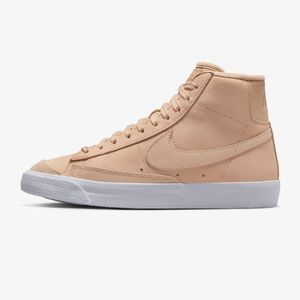 NIKE - Wmns Blazer mid premium ‘Vachetta Tan/White/Vachetta
Tan’